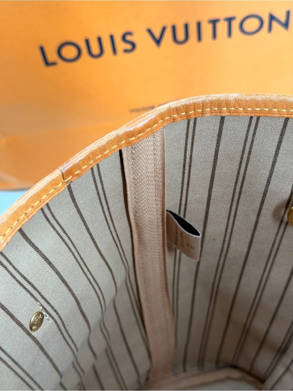 Louis Vuitton Neverfull MM Brown Canvas Monogram Tote Bag with Pouch